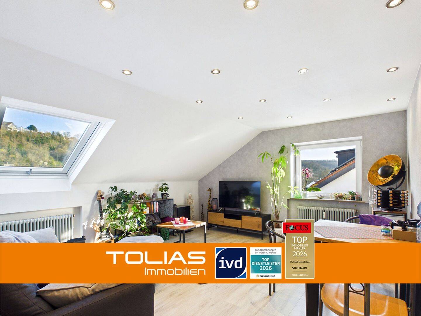 Die Tür geht auf, der Blick hinauf: 4-Zimmer mit Südbalkon und Weitsicht in Feuerbach!, 70469 Stuttgart (Feuerbach Zuffenhausen)