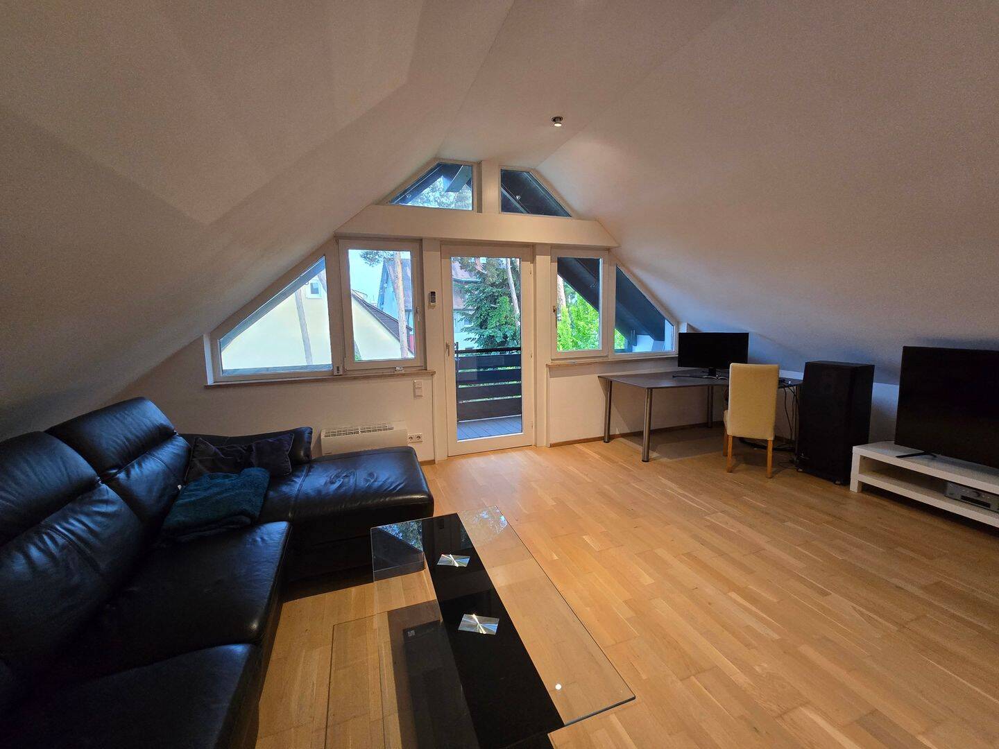 voll möblierte 2-Zimmer-Wohnung mit Klimaanlage, 90765 Fürth
