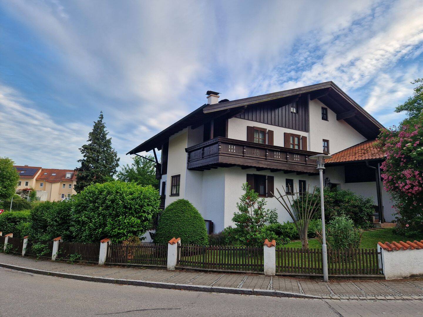 Landhausvilla mit Charakter – viel Raum für neue Lebenskonzepte mit schöner Einliegerwohnung, 84556 Kastl
