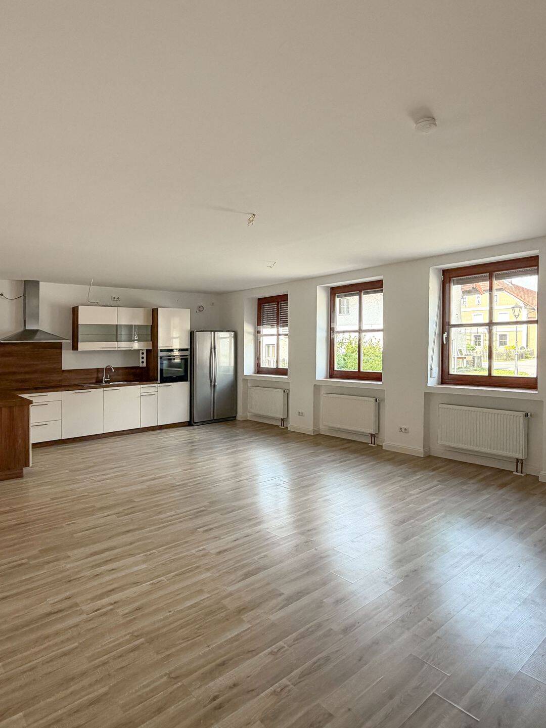 Helle 80 m2 Wohnung mit großer Einbauküche & 2 Stellplätzen – Kellerräumen, 84375 Kirchdorf a. Inn