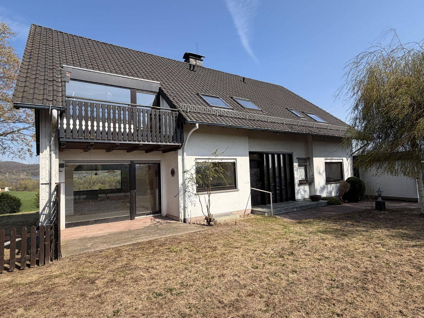 Großzügiges Zweifamilienhaus in Massivbauweise mit Weitblick und vielseitigen Nutzungsmöglichkeiten, 32694 Dörentrup