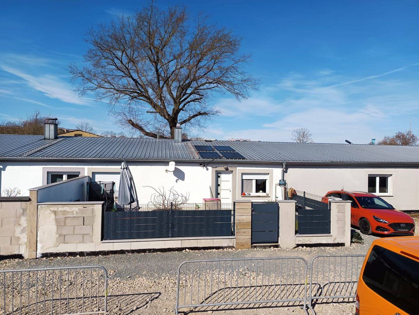 Haus mit Gewerbeanteil in schöner Lage Von Gera zu verkaufen., 7551 Gera