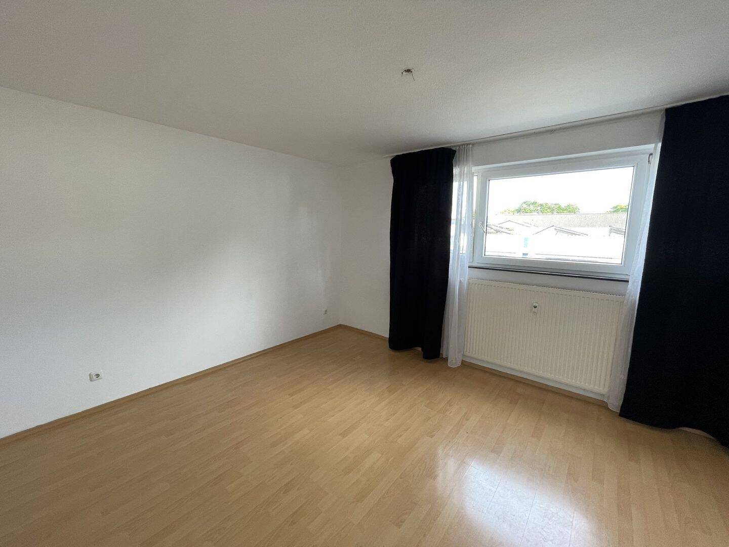 Nette 1-Zimmer-Wohnung DIREKT AN DER NIDDA [HMR-O08E13], 65934 Frankfurt am Main (Höchst Nied)