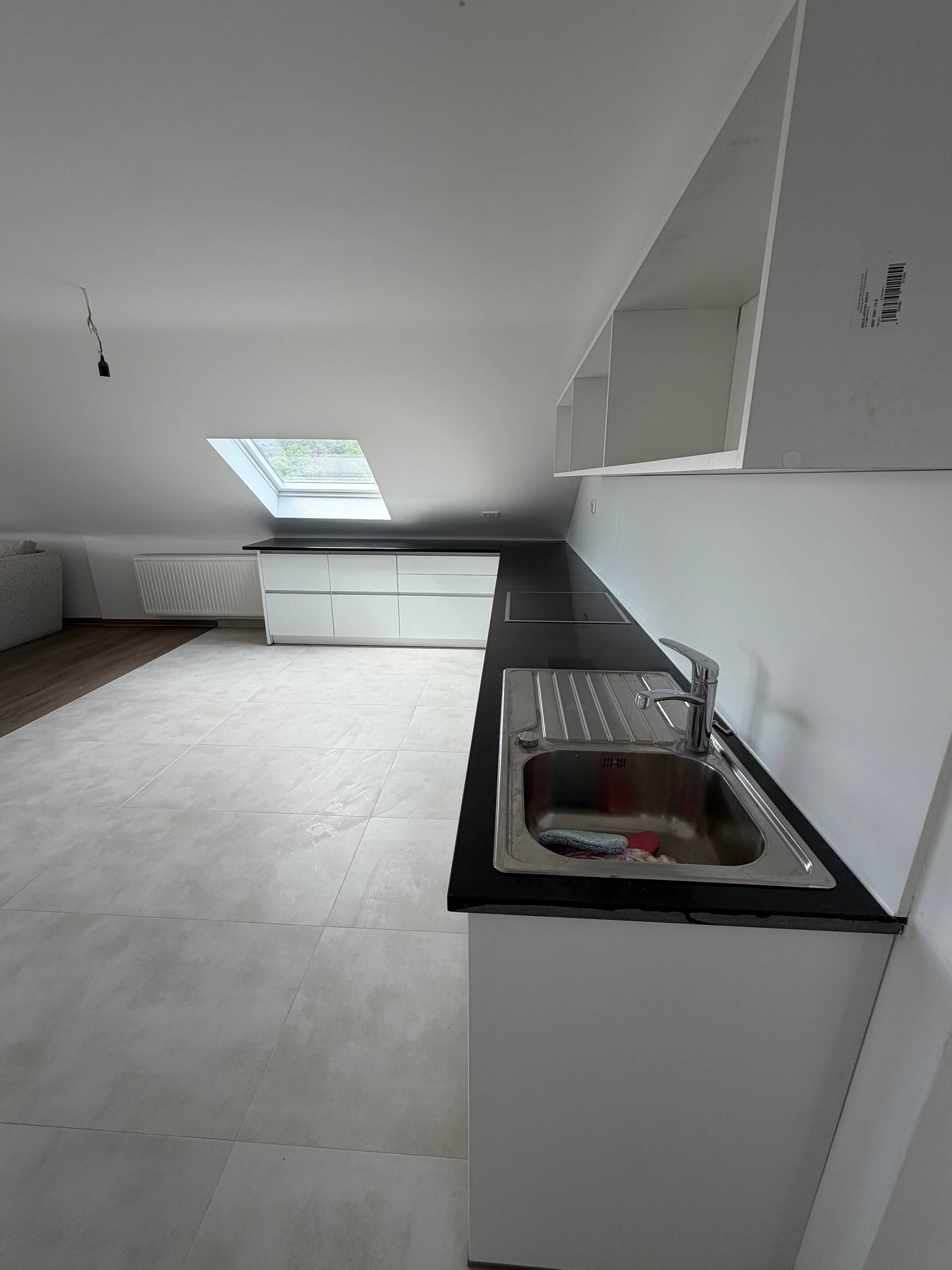 Single oder Paar: Frisch sanierte 2-Zimmer DG-Wohnung mit Garten zur Mitnutzung, 90469 Nürnberg (Falkenheim Gartenstadt Kettelersiedlung Langwasser Rangierbahnhof)