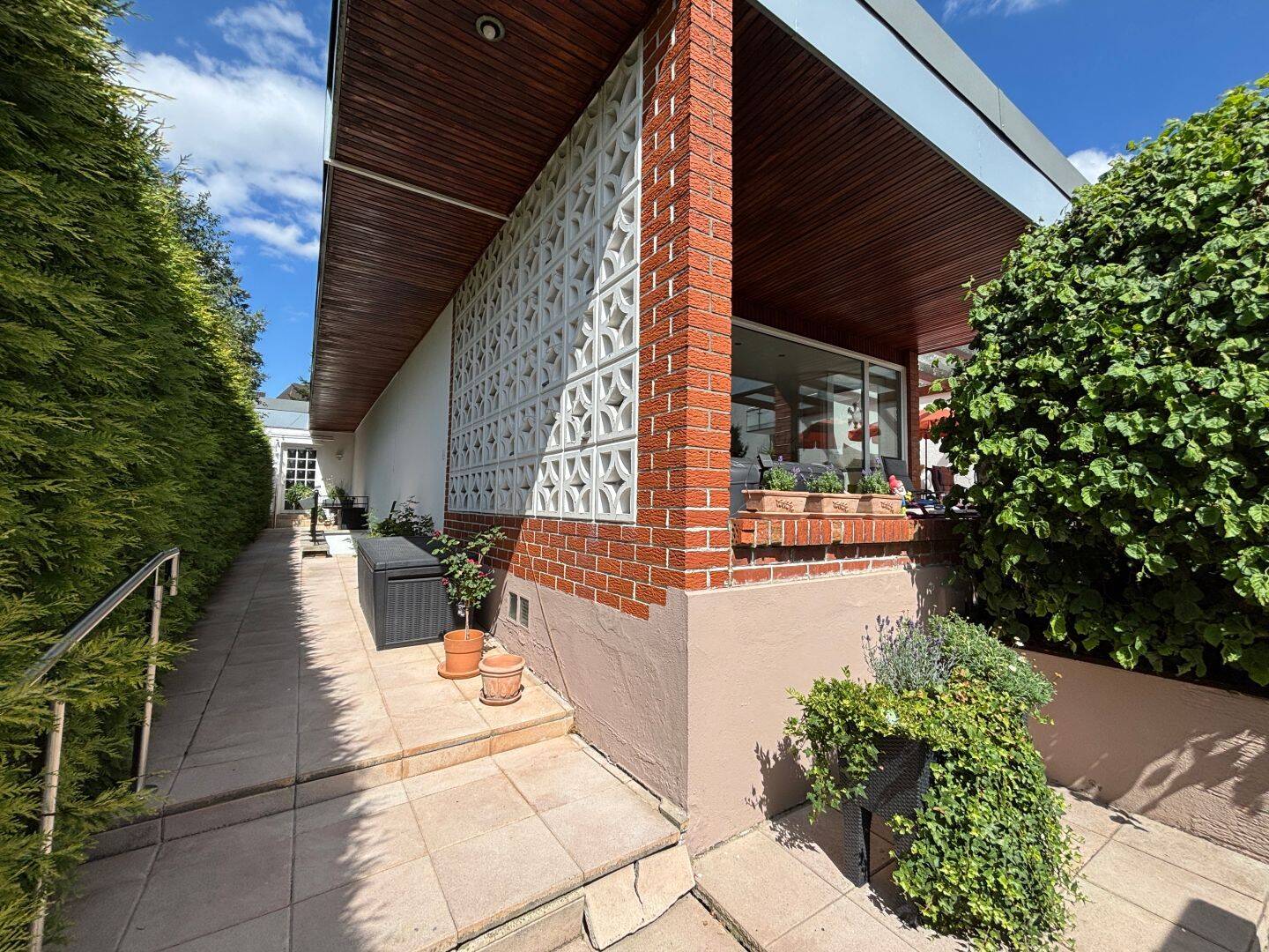 Individueller, modernisierungsbedürftiger Bungalow mit gepflegtem Garten, Garage in Nürnberg-Eibach, 90451 Nürnberg (Eibach Hafen Maiach Reichelsdorf Röthenbach bei Schweinau)