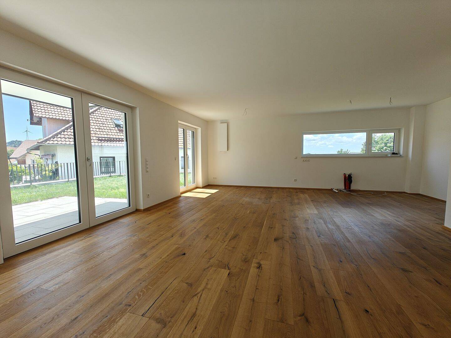 Großzügige 3-Zimmer-Erdgeschosswohnung mit Südwest-Terrasse und schönem Garten, 87452 Altusried
