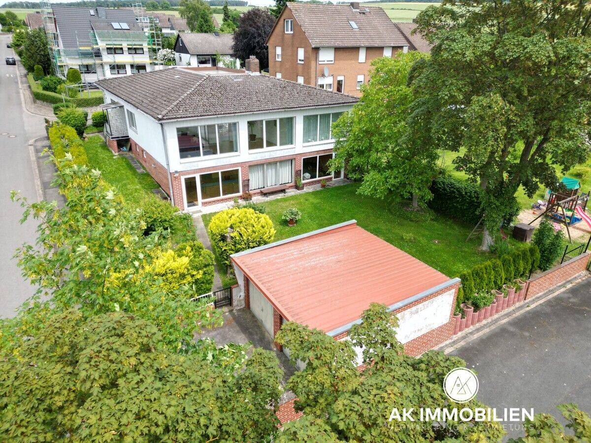 Großes Zweifamilienhaus mit Atriumhof und Schwimmbad in Bad Münder – Ortsteil Nettelrede, 31848 Bad Münder am Deister