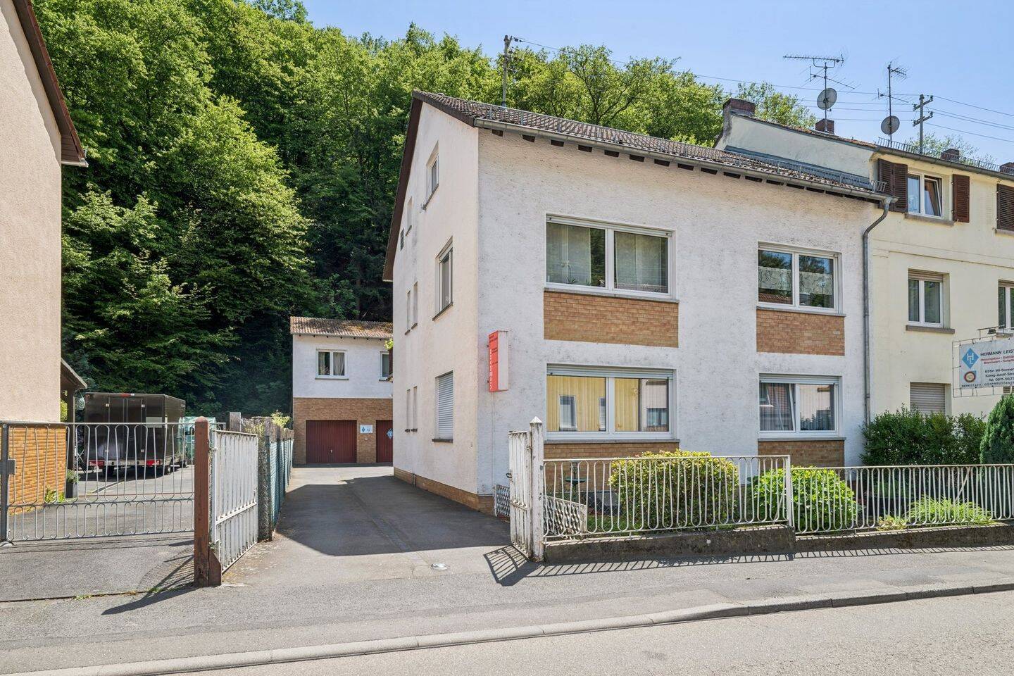 4 Familienhaus mit Werkstatt vollvermietet gute Lage Wiesbaden Rambach, 65207 Wiesbaden
