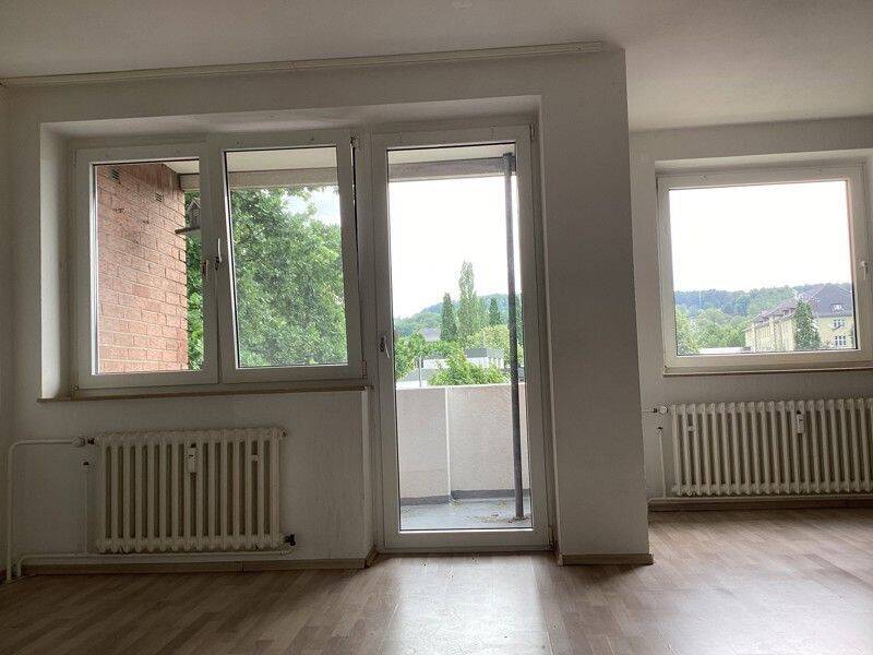 Auf gute Nachbarschaft: weitläufige 4-Zimmer-Wohnung (WBS), 33605 Bielefeld (Sieker Stieghorst)
