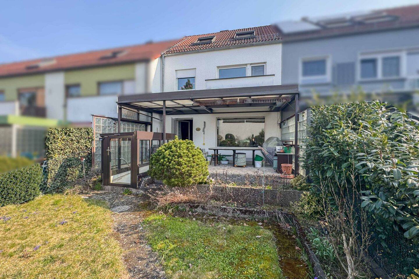 Gepflegtes Reihenmittelhaus mit Garten in ruhiger Lage von Nürnberg-Laufamholz, 90482 Nürnberg (Freiland Laufamholz Mögeldorf Rehhof Unterbürg)