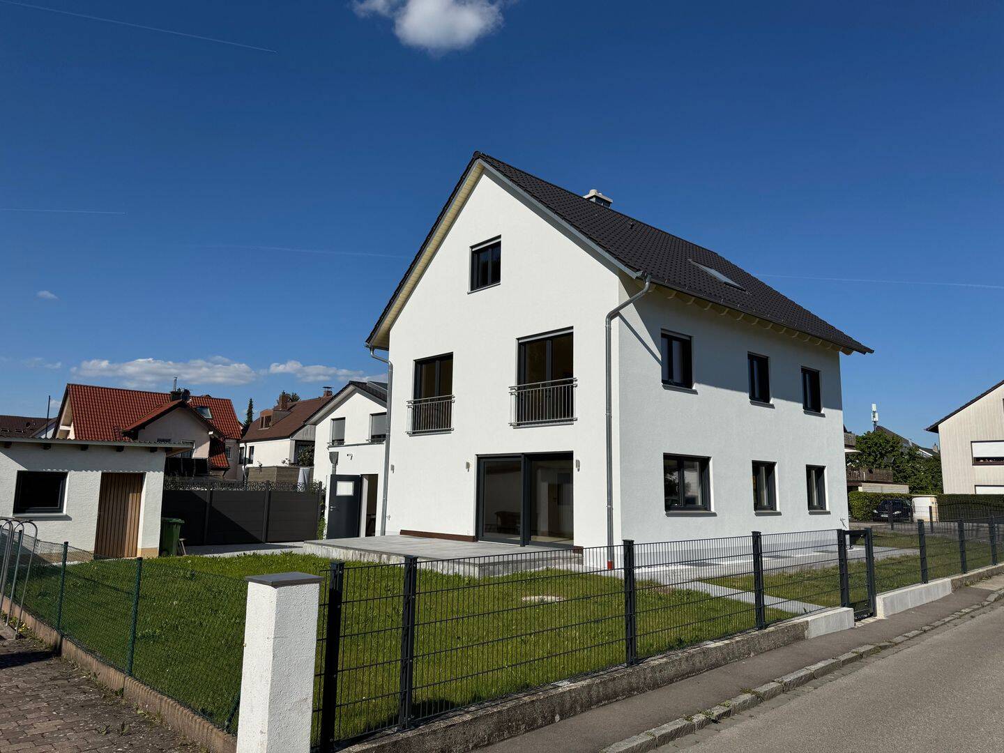 Großzügiges und neuwertiges Einfamilienhaus in Toplage von Haunstetten, 86179 Augsburg (Haunstetten Siebenbrunn)