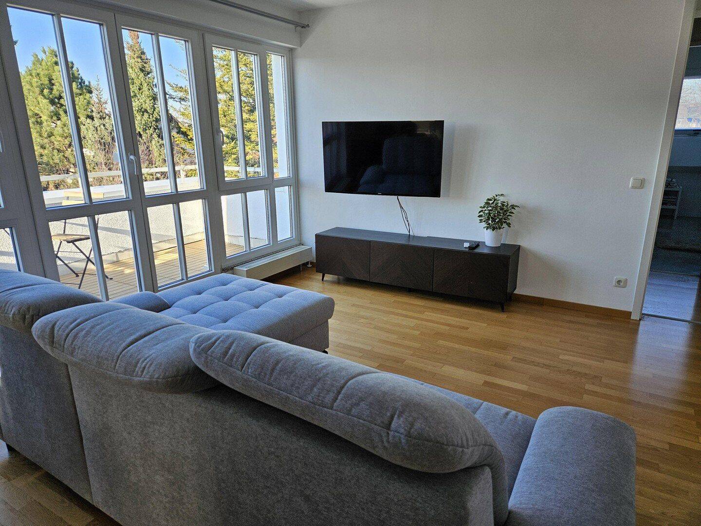 Möblierte 2-Zimmer-Wohnung mit Balkon, TG-Stellplatz und WLAN – ideal für Expats, 80935 München (Feldmoching-Hasenbergl Milbertshofen-Am Hart)