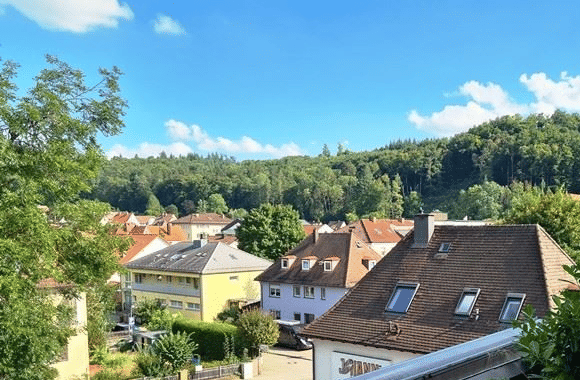 Zentral wohnen mit weitem Blick – sanierte und gemütliche 2-Zimmer-Wohnung mit tollem Balkon, 89522 Heidenheim an der Brenz