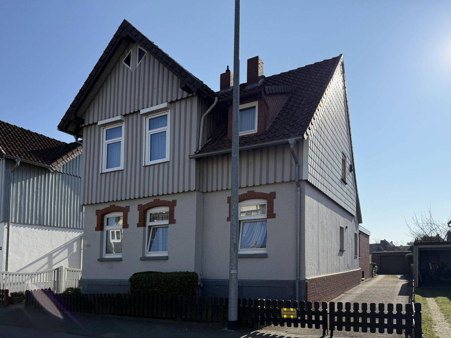 Celle: Charmantes Zweifamilienhaus mit großem Grundstück, 29223 Celle