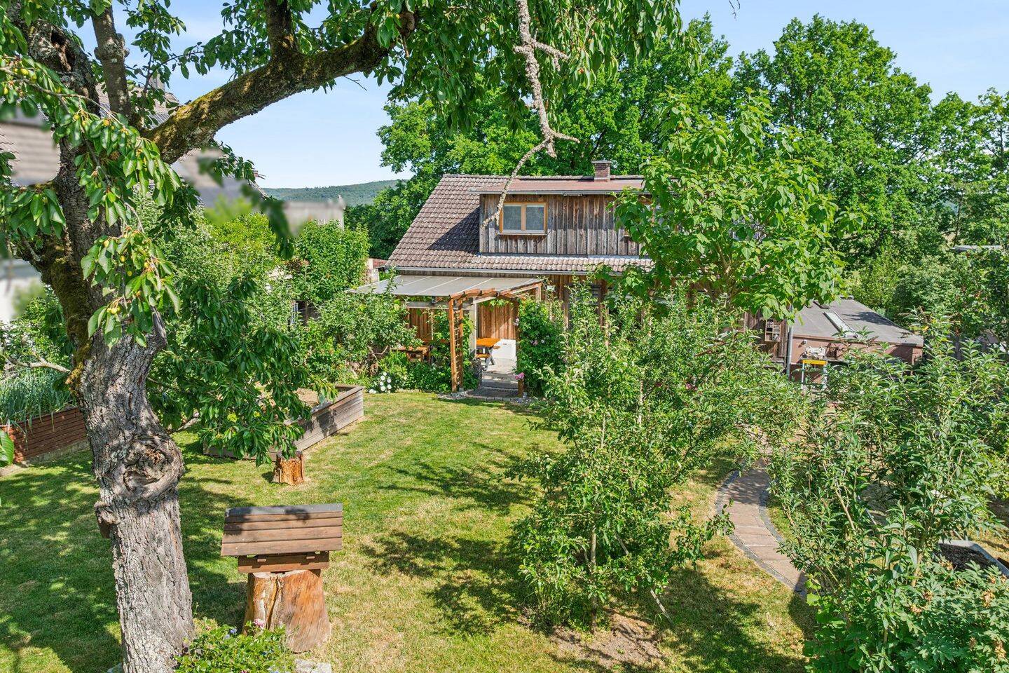 Familienhaus mit Praxis in TOP-Lage und traumhaftem Garten, 63674 Altenstadt