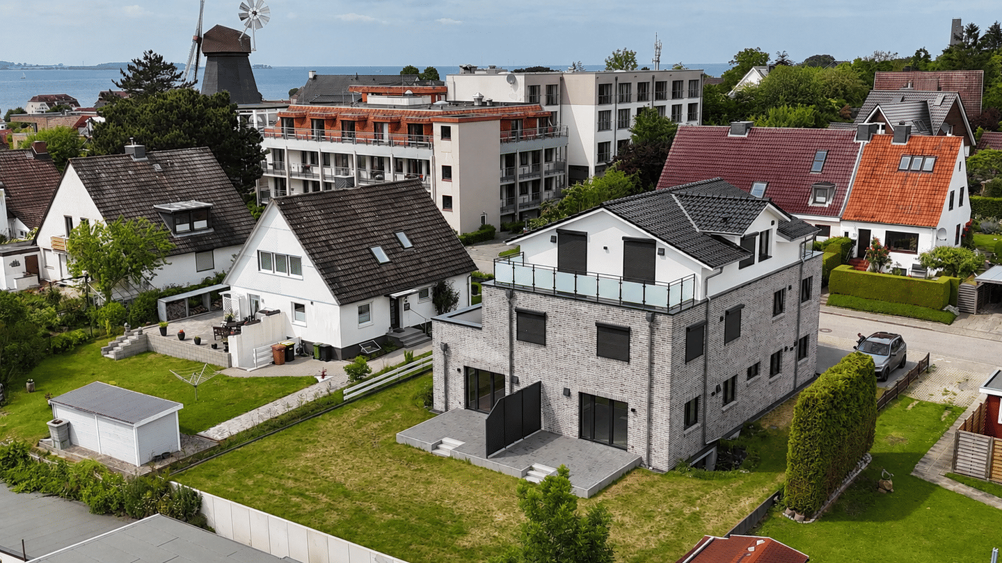 Nur 400 m zur Ostsee: drei moderne Maisonettewohnungen in Laboe, 24235 Laboe