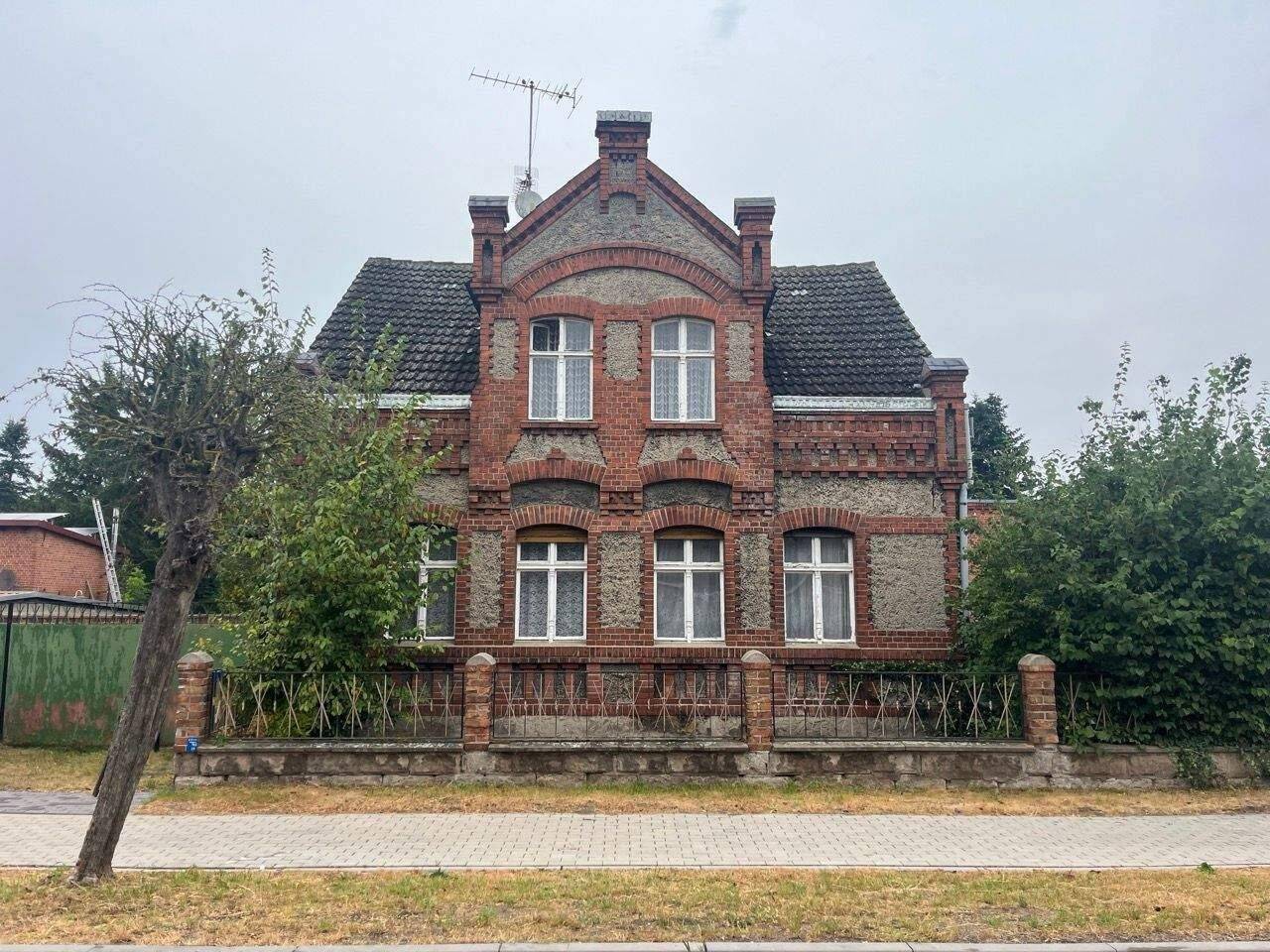 Einfamilienhaus mit vermieteten Nebengebäude in Goldbeck, 39596 Goldbeck