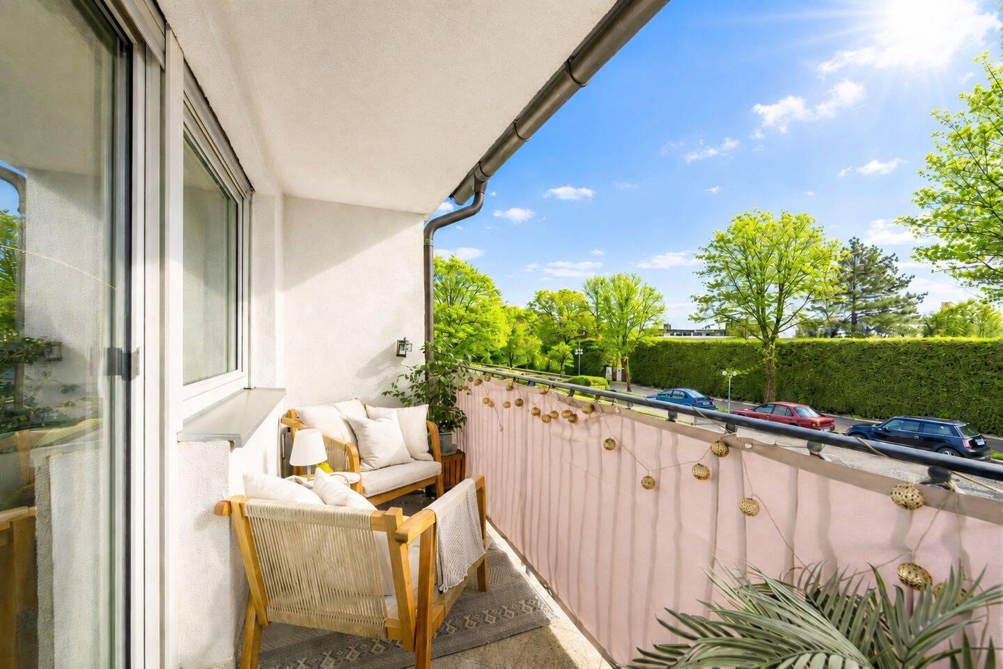 Helle und renovierte Wohnung mit Balkon und Einzelgarage, 82061 Neuried
