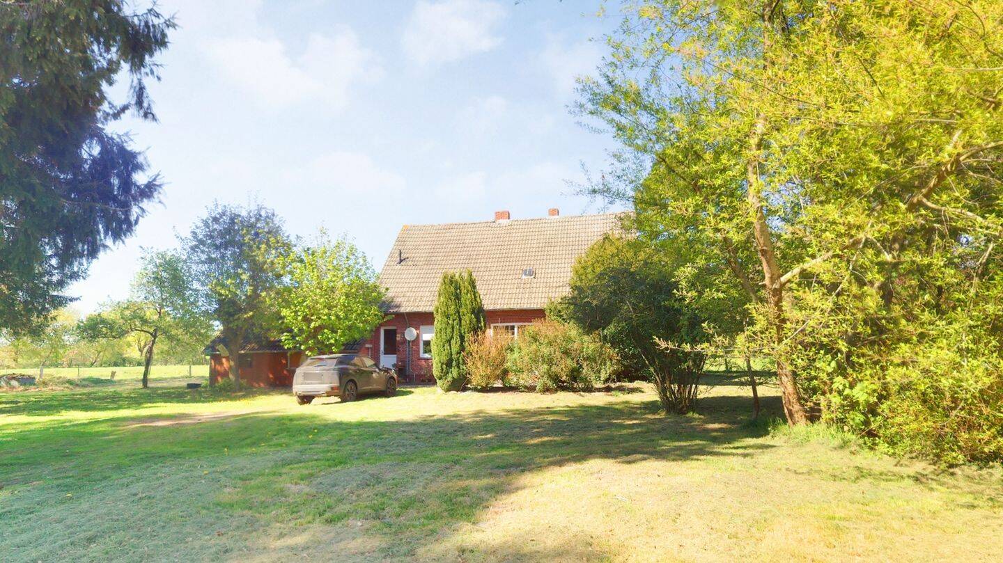Viel Raum für Ihre Ideen – Einfamilienhaus mit großem Grundstück in Westoverledingen, 26810 Westoverledingen