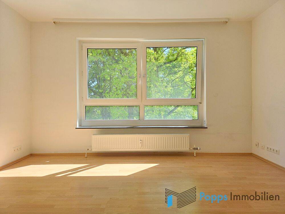 Geräumige 3-Zimmer-Wohnung mit schönem Balkon, 60439 Frankfurt am Main (Heddernheim Kalbach Niederursel Praunheim)