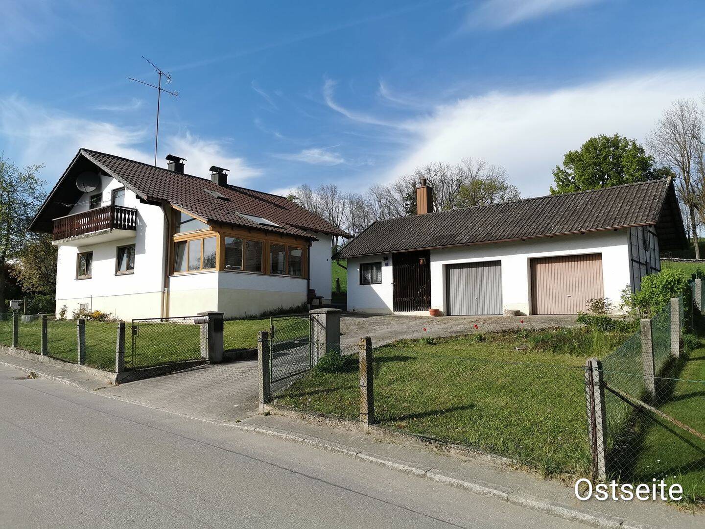 Gepflegtes Einfamilienhaus mit großem Grundstück, Garagen und Nebengebäuden in ruhiger Lage, 94099 Ruhstorf a.d. Rott