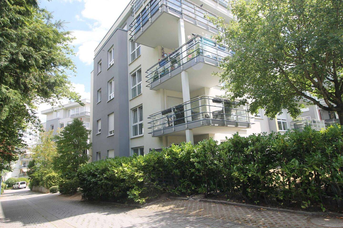 Frisch sanierte 3 Zi-Whg in ruhiger eleganter Wohnanlage in Wiesbaden, 65197 Wiesbaden (Biebrich Dotzheim Wiesbaden)
