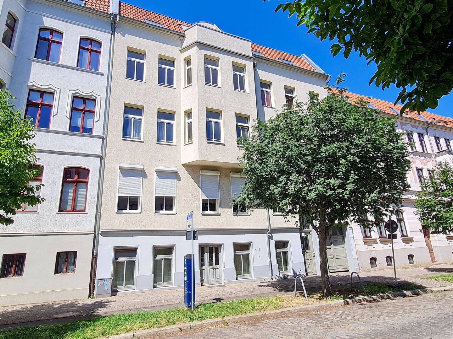 Groß wie ein Haus! Altbauwohnung mit Erker & Balkon, 39106 Magdeburg (Alte Neustadt)