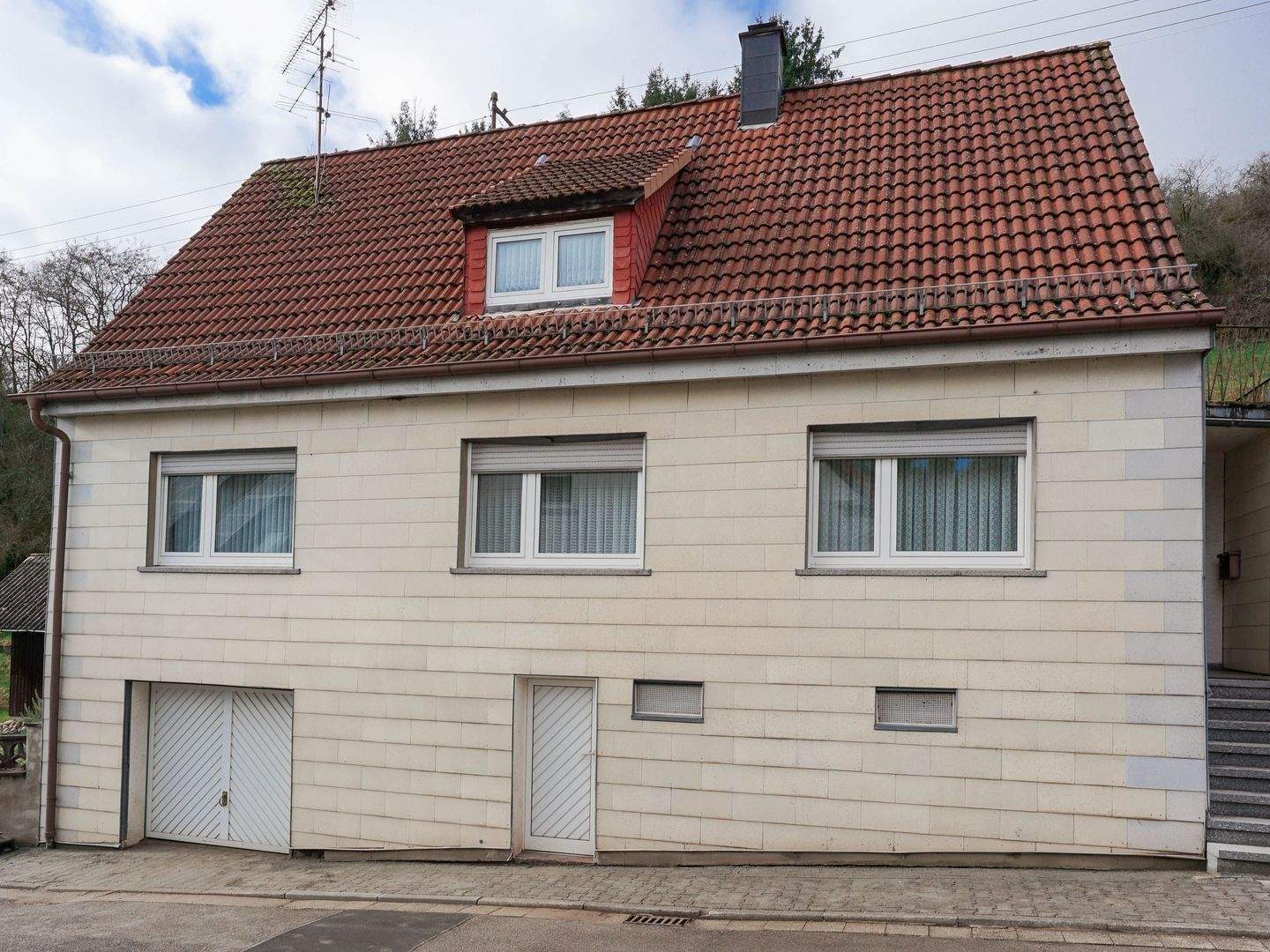 Gemütliches EFH mit viel Platz für die Familie, Garten & Garage auf 2.650qm Grundstück nähe Ramstein, 66879 Niedermohr