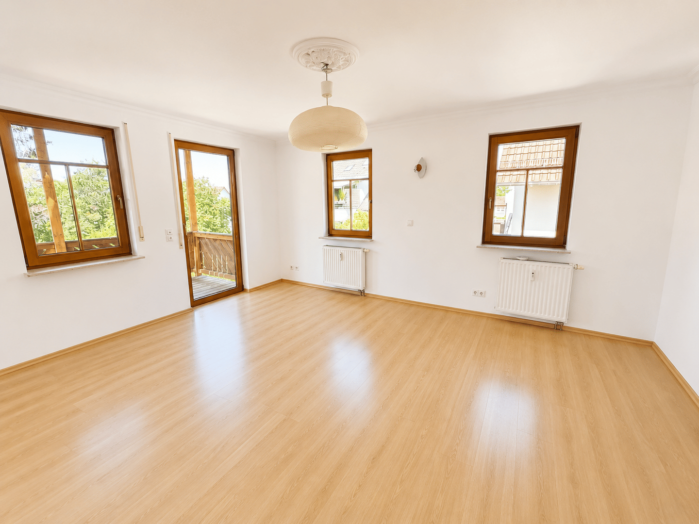 Kernsanierte 3,5 – 4-Zimmerwohnung mit EBK, Balkon und gemeinschaftlichem Garten, 70794 Filderstadt