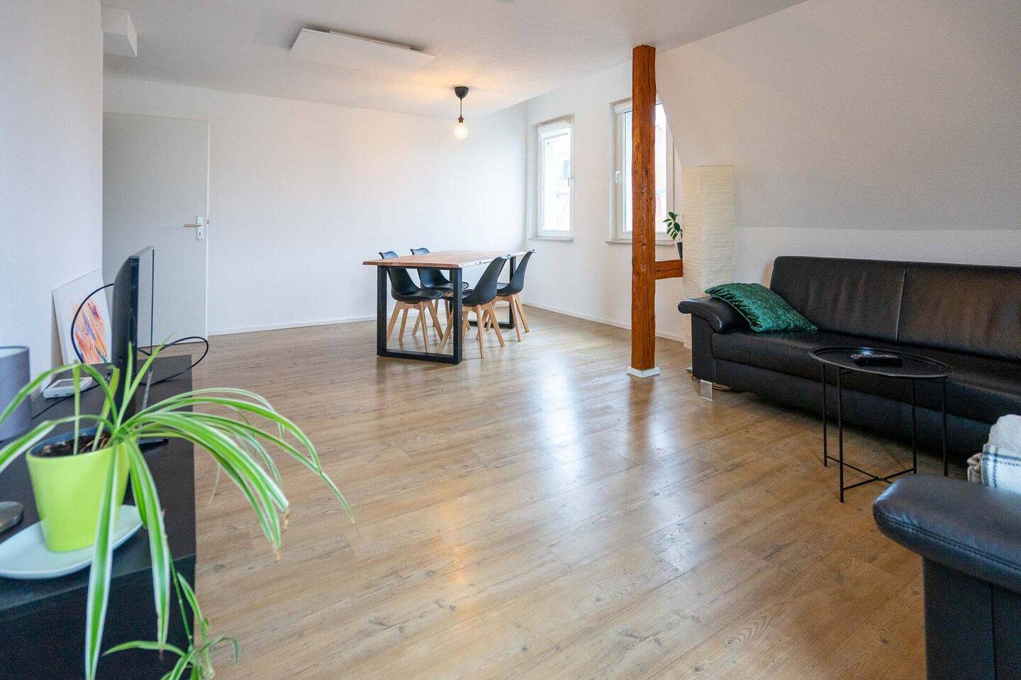 Citynah & ruhig: Lichtdurchflutete 4-Zimmer-Wohnung mit Balkon, 89073 Ulm (Mitte Oststadt)