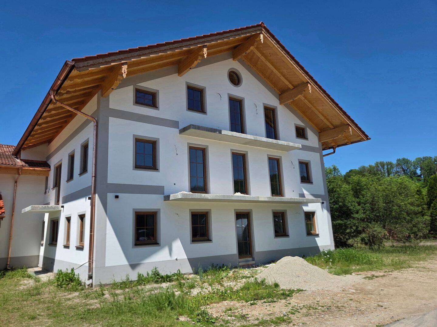 Moderne Neubau-Erdgeschosswohnung mit Terrasse, 83128 Halfing