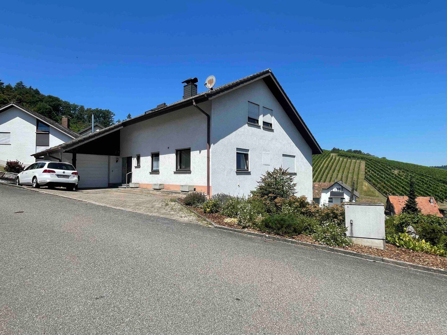 Einfamilienhaus mit Traumaussicht! Großes EFH mit Einliegerwohnung , Garten und Garage., 77876 Kappelrodeck