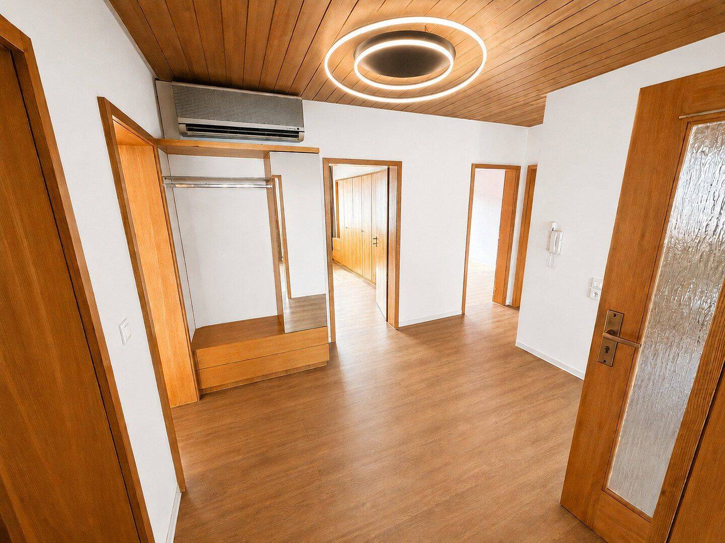 Großzügige 4-Zimmer-Wohnung mit Südbalkon und Klimaanlage in Wangen, 73117 Wangen