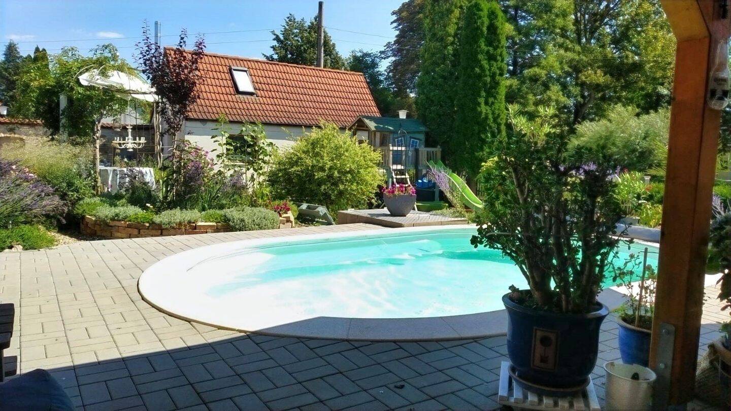 Einzigartiges Gebäudeensemble mit Gästehaus&Pool, 6179 Teutschenthal