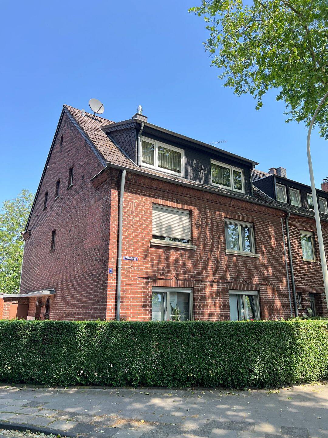 Dreifamilienhaus mit Garten in zentraler Lage von Frechen, 50226 Frechen