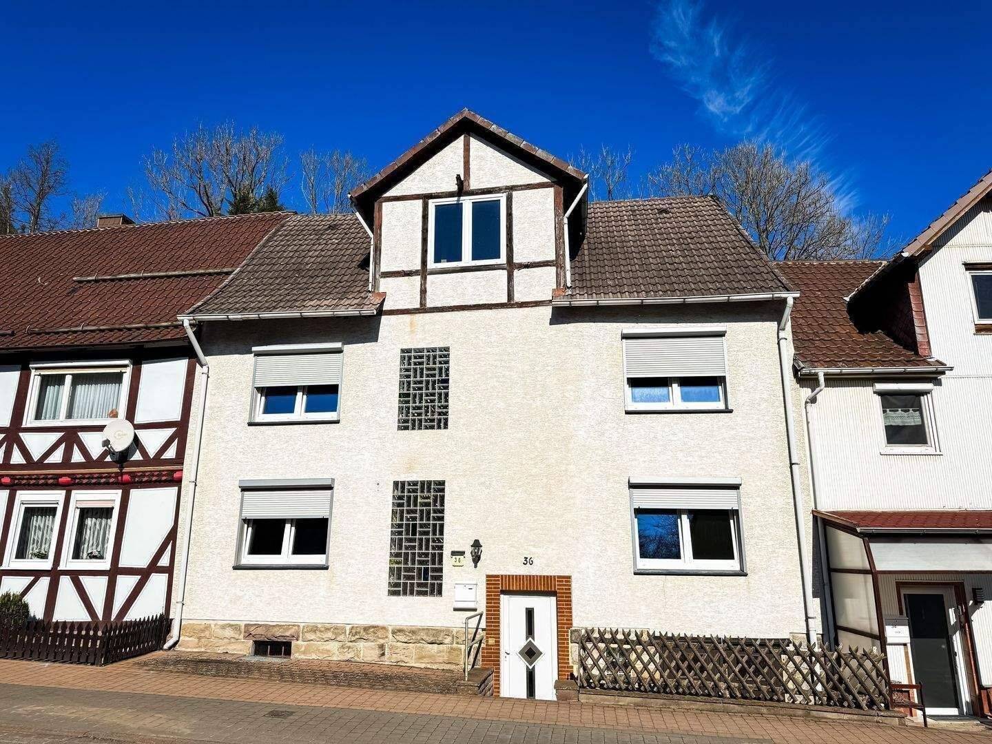 Massives Einfamilienhaus mit viel Potenzial zur individuellen Sanierung, 37247 Großalmerode