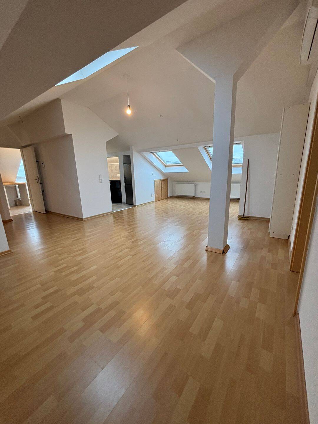 Loftartige Dachgeschosswohnung in Wuppertal-Oberbarmen, frisch modernisiert, 42275 Wuppertal (Barmen)