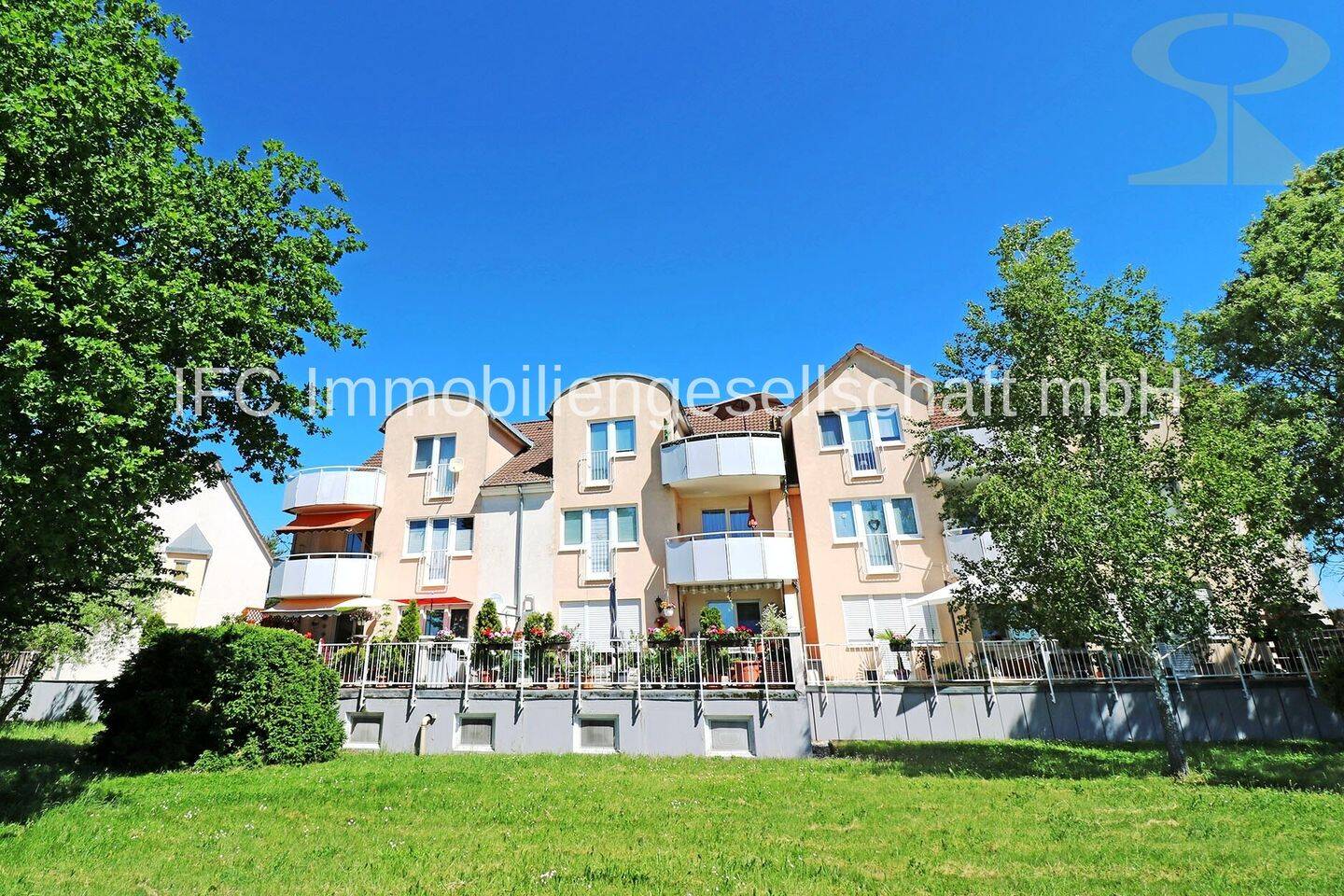 vollständig eingerichtete 2-Zi.-ETW mit Terrasse und Tiefgaragenstellplatz in Aken (Elbe), 6385 Aken (Elbe)