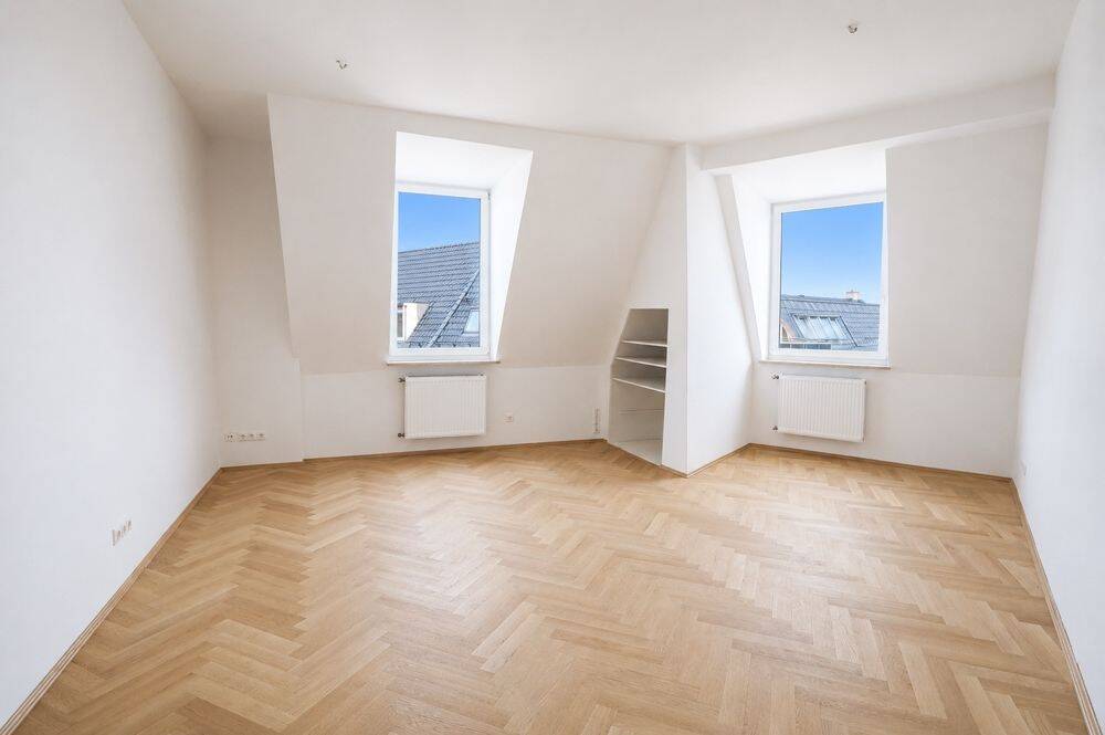 **Mitten in Schwabing* Dachgeschoss mit 4 Zimmern an der Münchner Freiheit**, 80802 München (Maxvorstadt Schwabing-Freimann)