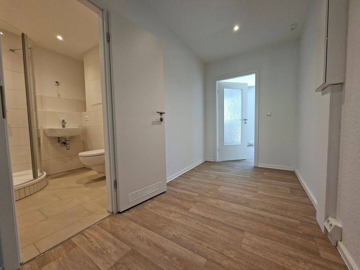 3-Raumwohnung im 1. Obergeschoss mit Dusche, 9119 Chemnitz (Helbersdorf Kapellenberg Kappel Zentrum)