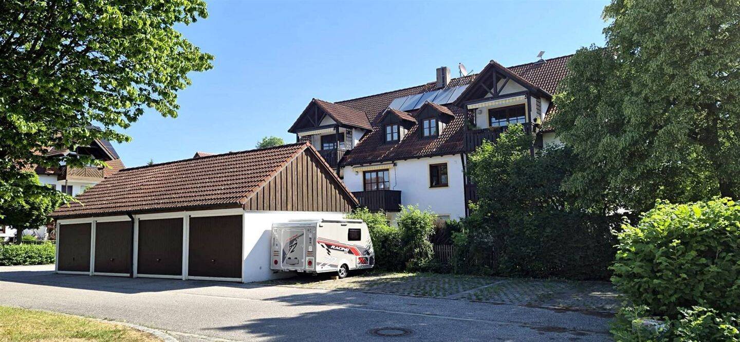 Stadtnah im Grünen! Solarthermie inklusive – 3-Zi.-Wohnung mit Balkon in Volkmannsdorf, 85368 Wang
