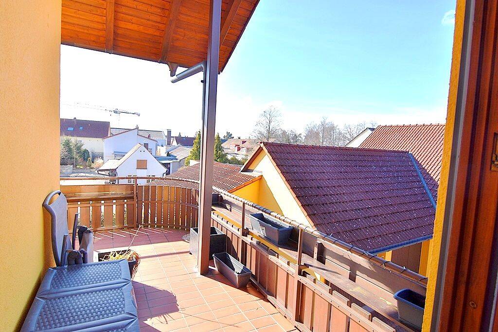 Helle 3 Zimmer Wohnung mit Balkon, Garage, 91154 Roth