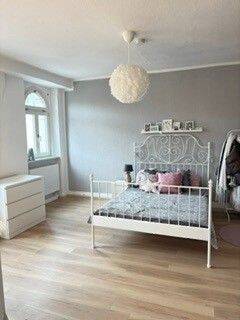 Schöne und helle 2 Zimmer Altbau-Wohnung in perfekter Lage, 90763 Fürth (Südstadt Weikershof)