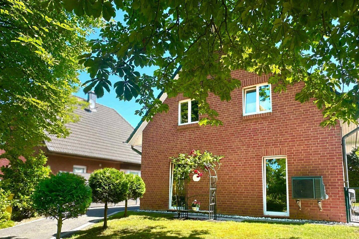Modernes Familienzuhause unter Kastanien: Gartenidylle, Carport, Wärmepumpe, PV-Anlage, 23569 Lübeck (Kücknitz Travemünde)