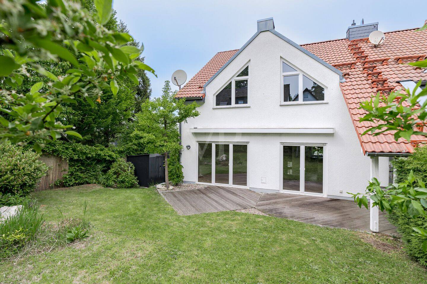 Großzügige lichtdurchflutete Doppelhaushälfte in naturnaher Lage mit EBK, Kamin & Einliegerapartment, 61273 Wehrheim