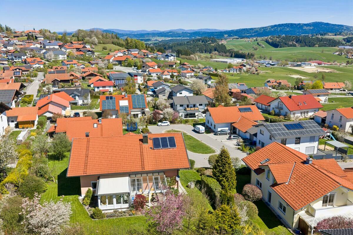 Provisionsfrei – Familienfreundliches Haus mit Weitblick, Kamin und sonnigem Garten, 94259 Kirchberg i. Wald