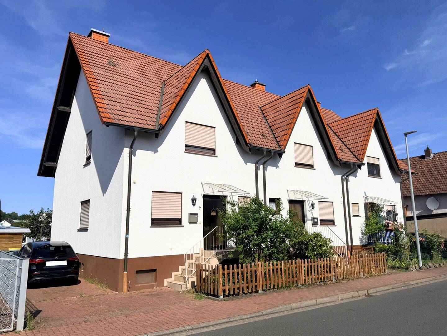Attraktives Mehrfamilienensemble – Drei vermietete Reihenhäuser in Split-Level-Bauweise in Erlensee, 63526 Erlensee