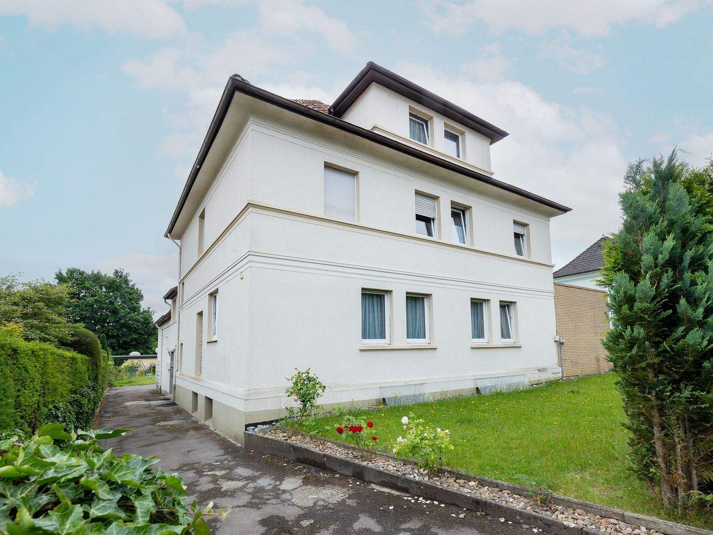 4-Familienhaus mit großzügiger, eigennutzbarer Einheit und 3 vermieteten Wohnungen in Bad Salzuflen, 32108 Bad Salzuflen