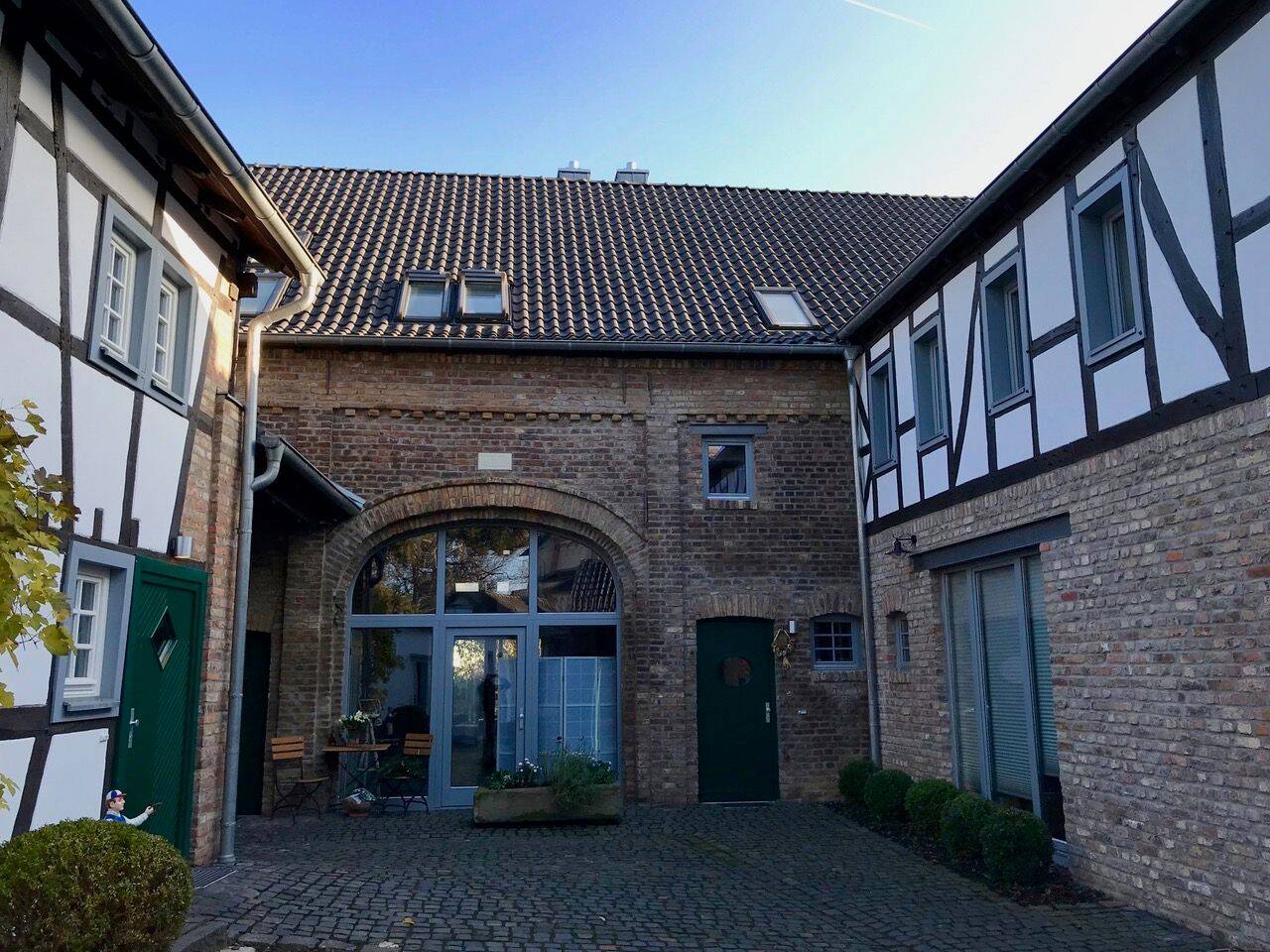 Rarität in Bonn – außergewöhnliche Wohnung in einer liebevoll sanierten Hofanlage in Lengsdorf, 53127 Bonn (Ippendorf Lengsdorf Poppelsdorf Venusberg)