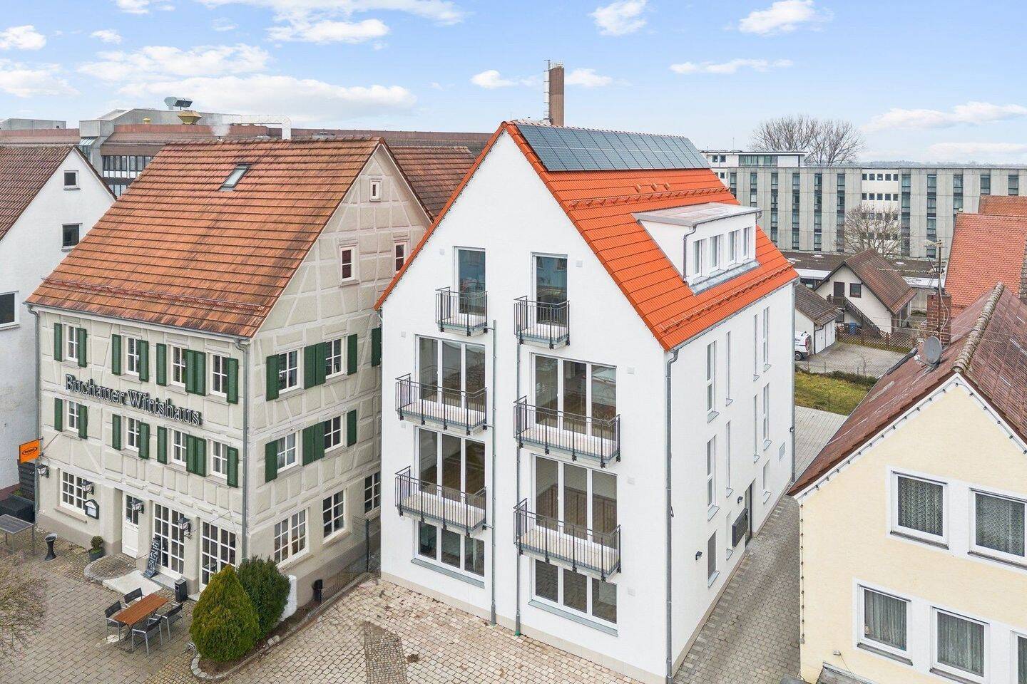 Exklusive barrierefreie Neubauwohnung direkt am Marktplatz – Aufzug, EBK, großer Balkon & Stellplatz, 88422 Bad Buchau